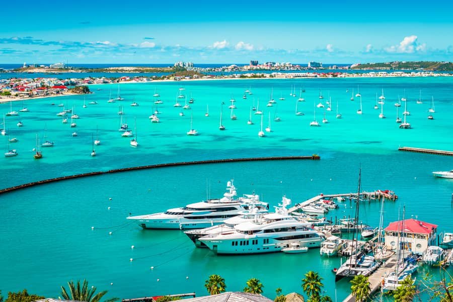 Vista aérea del litoral de St. Martin, un mercado inmobiliario del Caribe francés